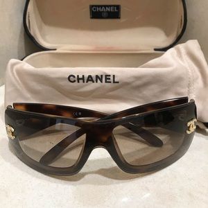 CHANEL Sunglasses